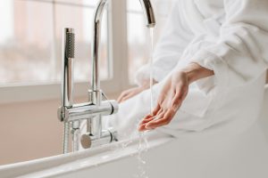 bathroom tub